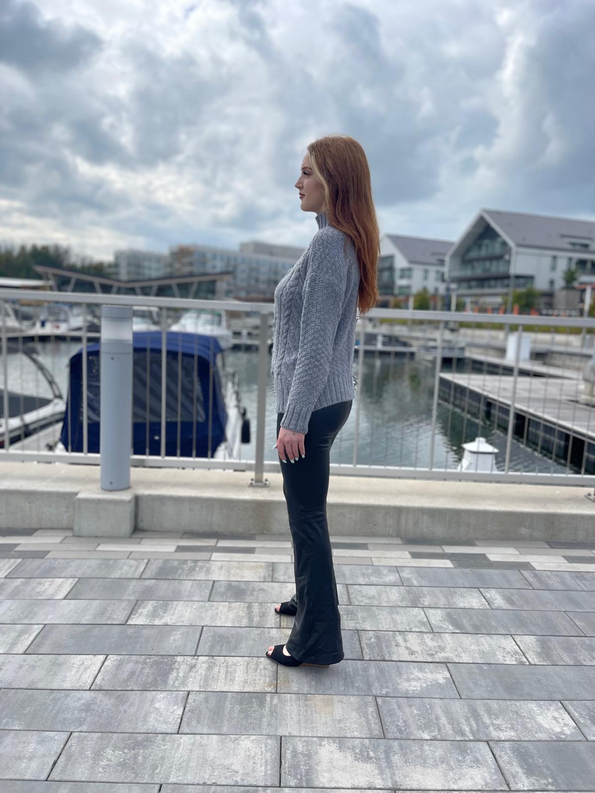 Cable Classic Knit Round Neckline Long Sleeve Sweater